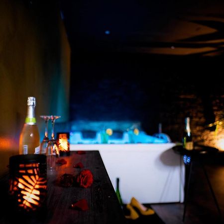 Love Suites & Spa "Le Loft" Avec Jacuzzi Privatif Medis Bagian luar foto
