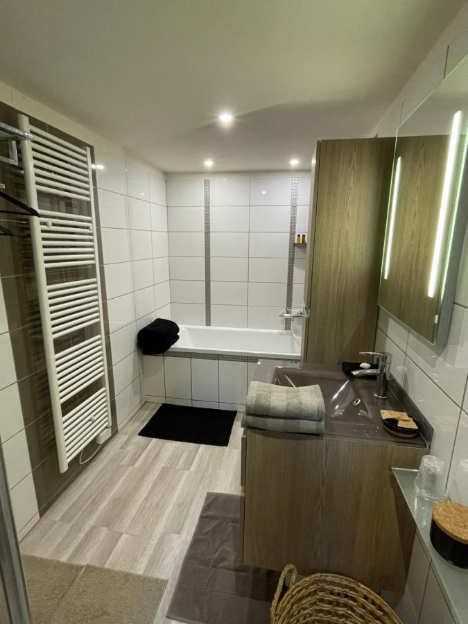 Love Suites & Spa "Le Loft" Avec Jacuzzi Privatif Medis Bagian luar foto