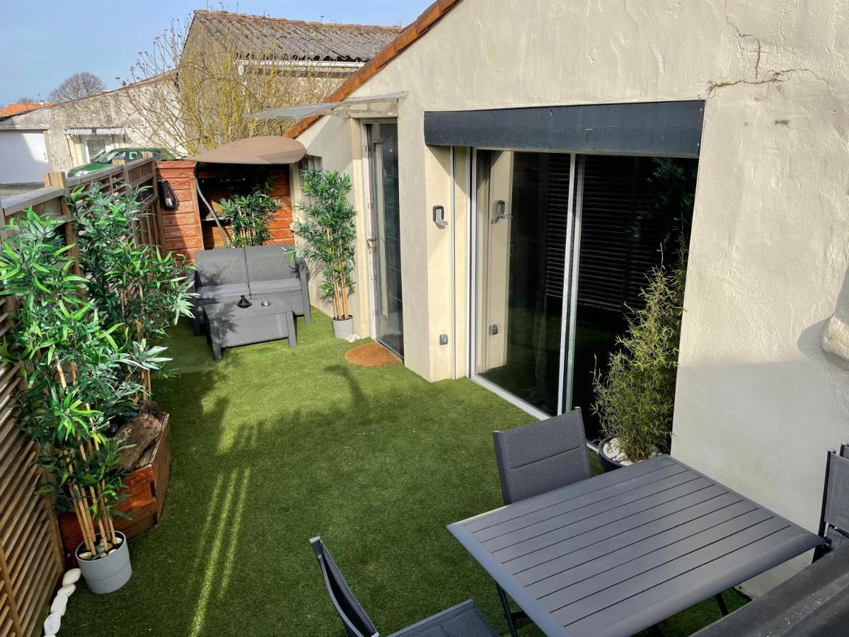 Love Suites & Spa "Le Loft" Avec Jacuzzi Privatif Medis Bagian luar foto