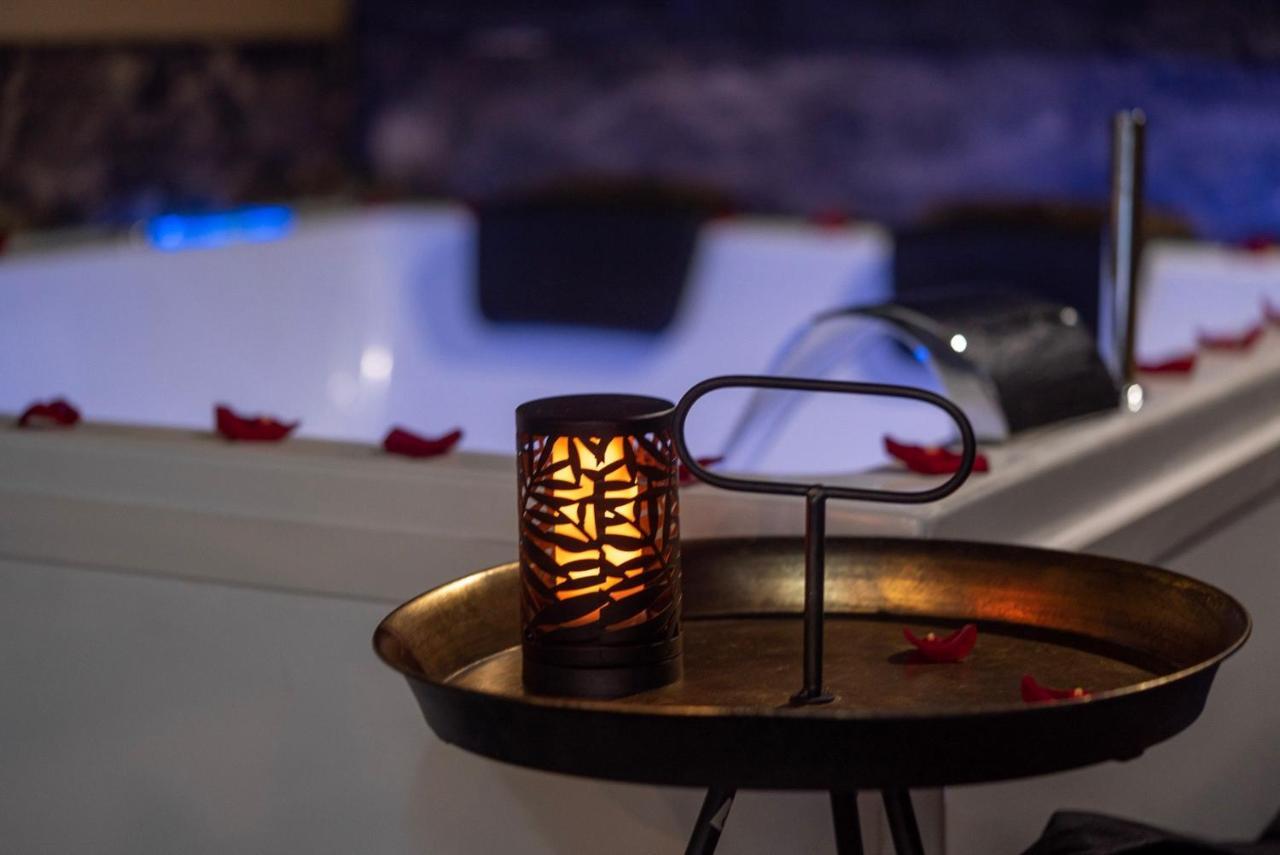 Love Suites & Spa "Le Loft" Avec Jacuzzi Privatif Medis Bagian luar foto