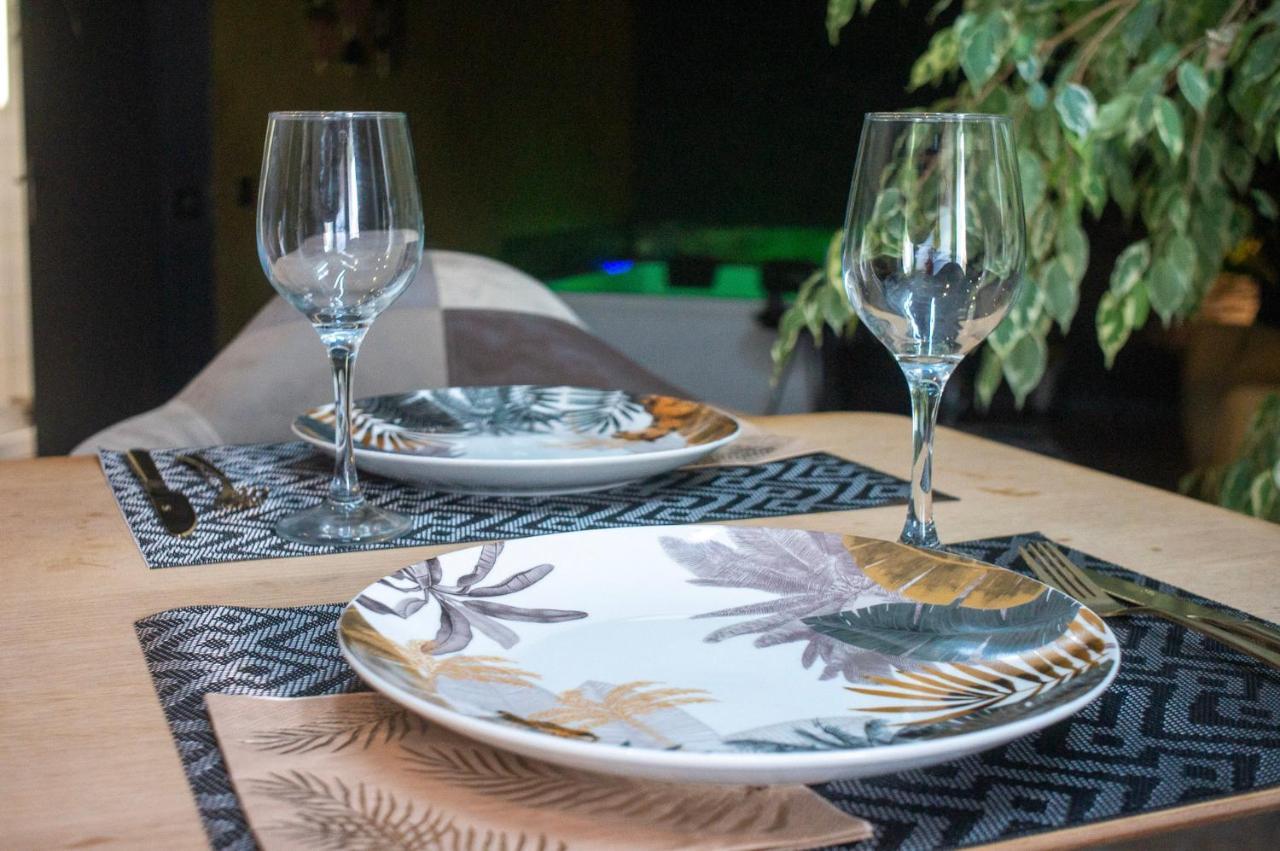Love Suites & Spa "Le Loft" Avec Jacuzzi Privatif Medis Bagian luar foto