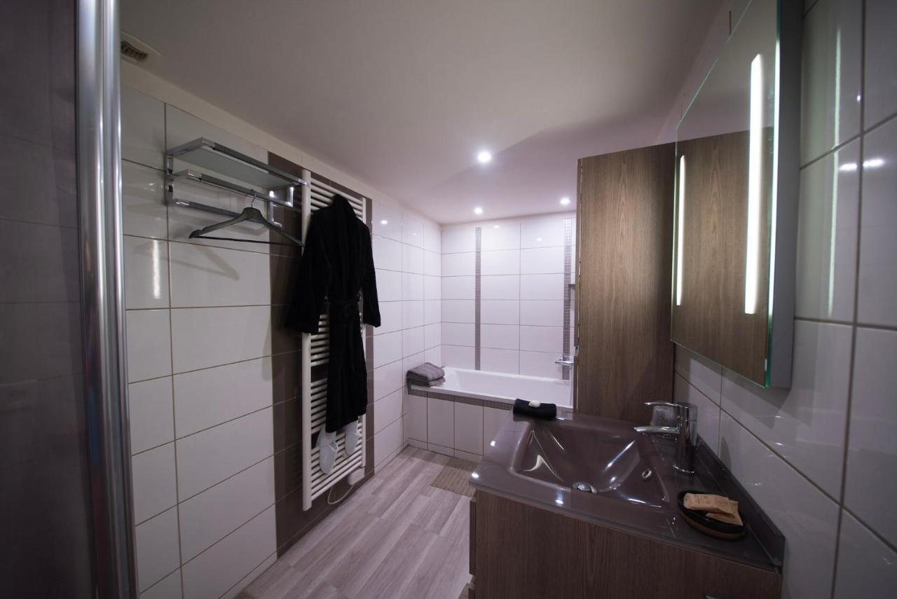 Love Suites & Spa "Le Loft" Avec Jacuzzi Privatif Medis Bagian luar foto