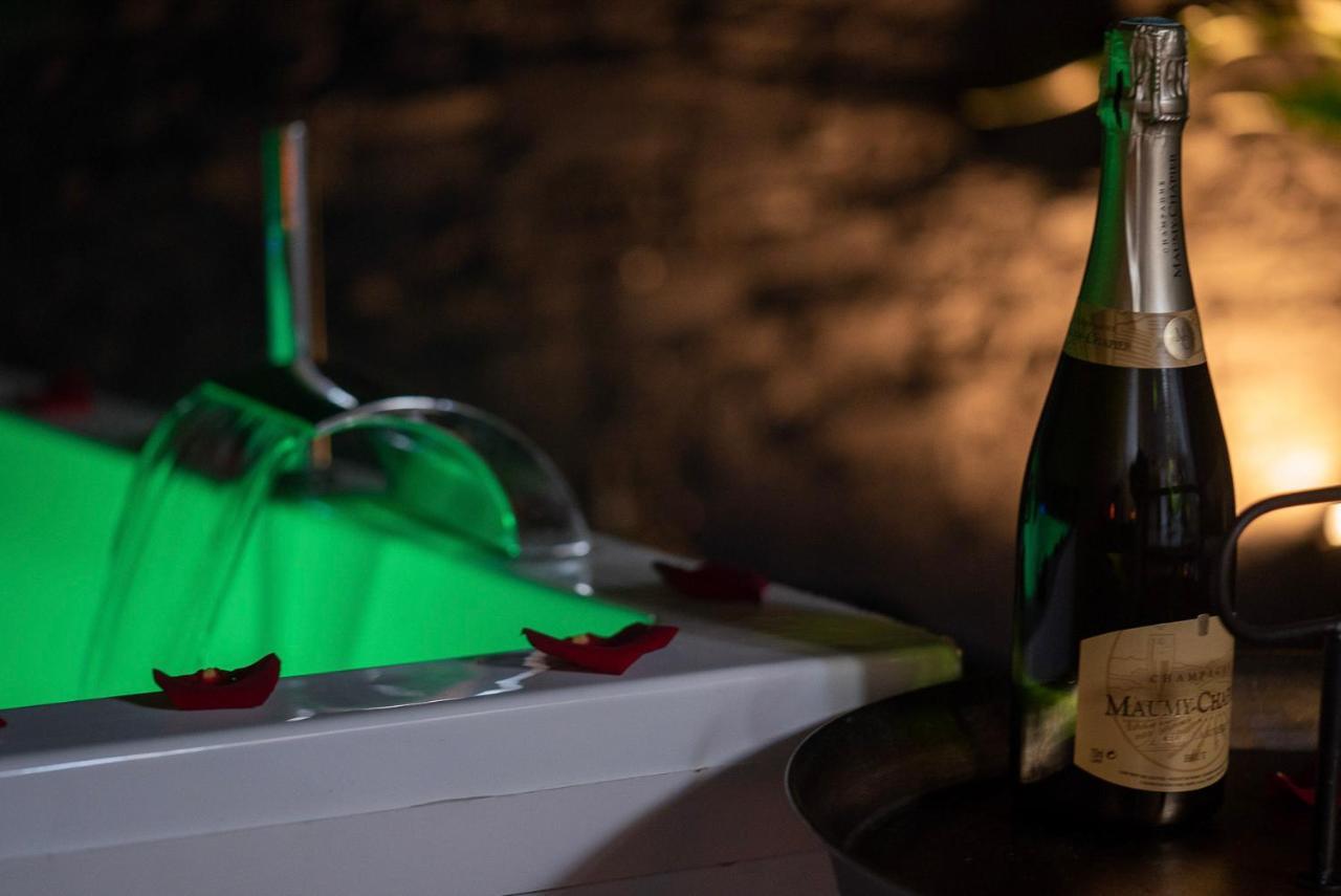 Love Suites & Spa "Le Loft" Avec Jacuzzi Privatif Medis Bagian luar foto