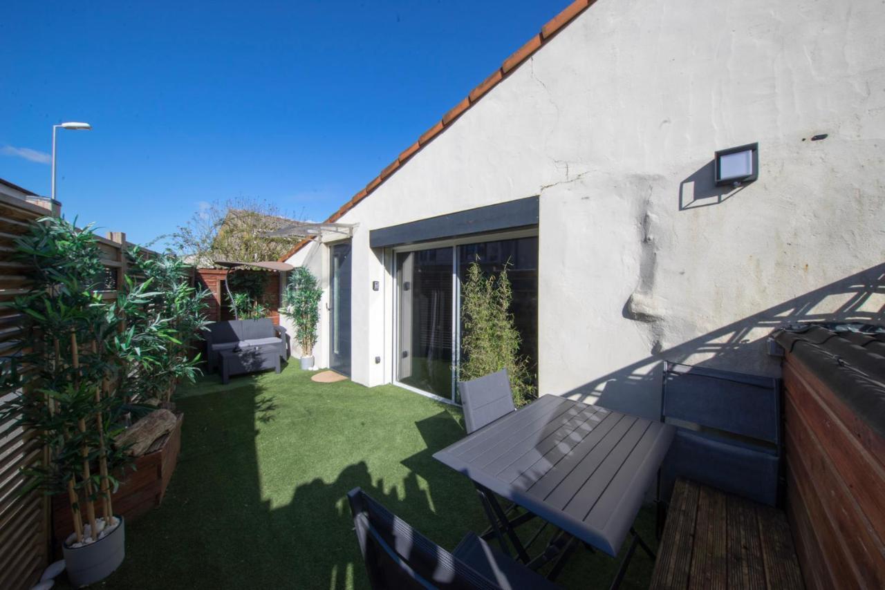 Love Suites & Spa "Le Loft" Avec Jacuzzi Privatif Medis Bagian luar foto