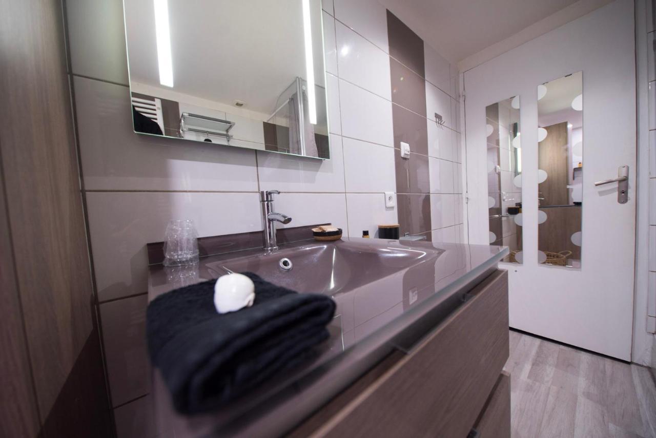 Love Suites & Spa "Le Loft" Avec Jacuzzi Privatif Medis Bagian luar foto