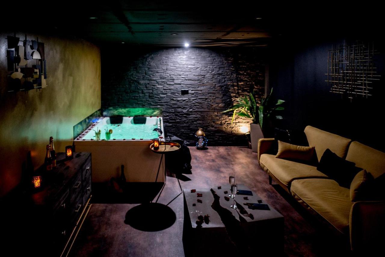 Love Suites & Spa "Le Loft" Avec Jacuzzi Privatif Medis Bagian luar foto