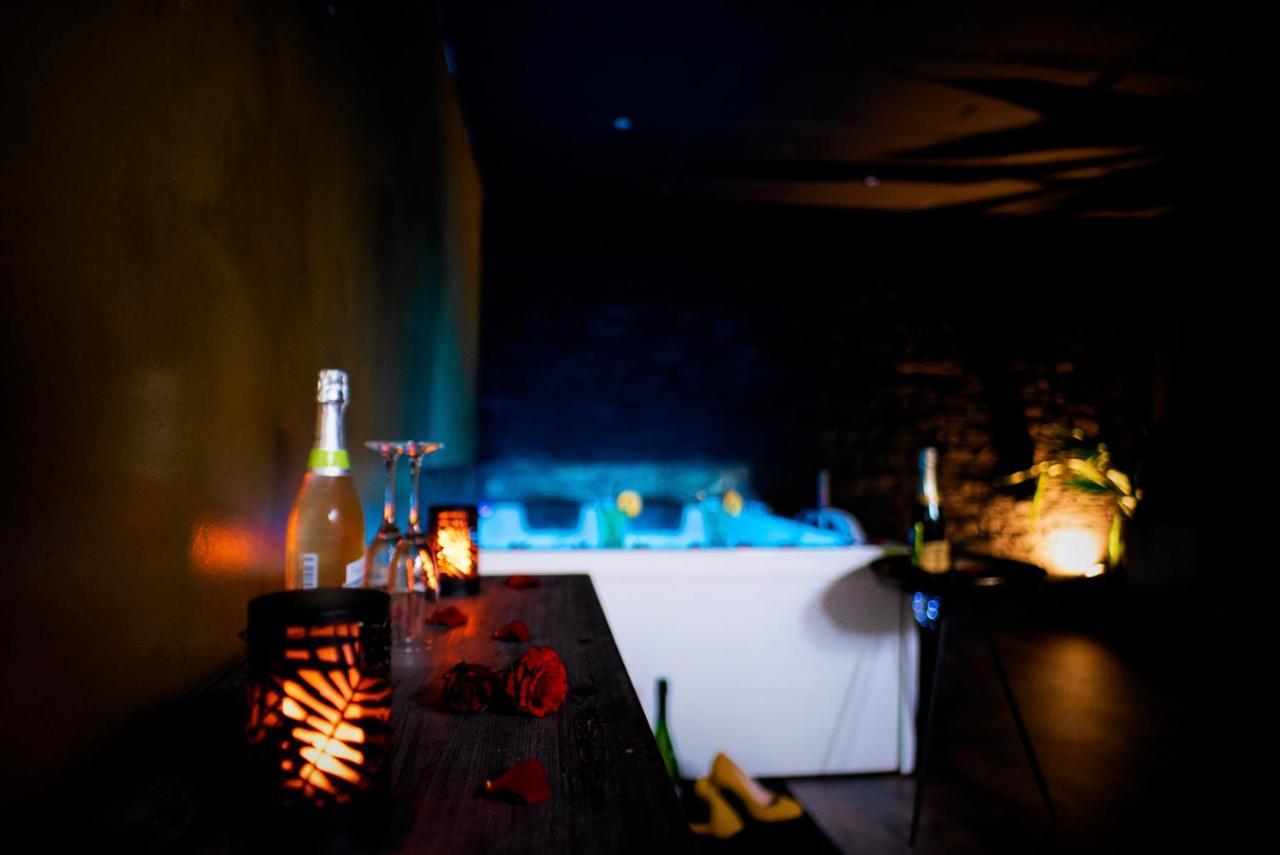 Love Suites & Spa "Le Loft" Avec Jacuzzi Privatif Medis Bagian luar foto