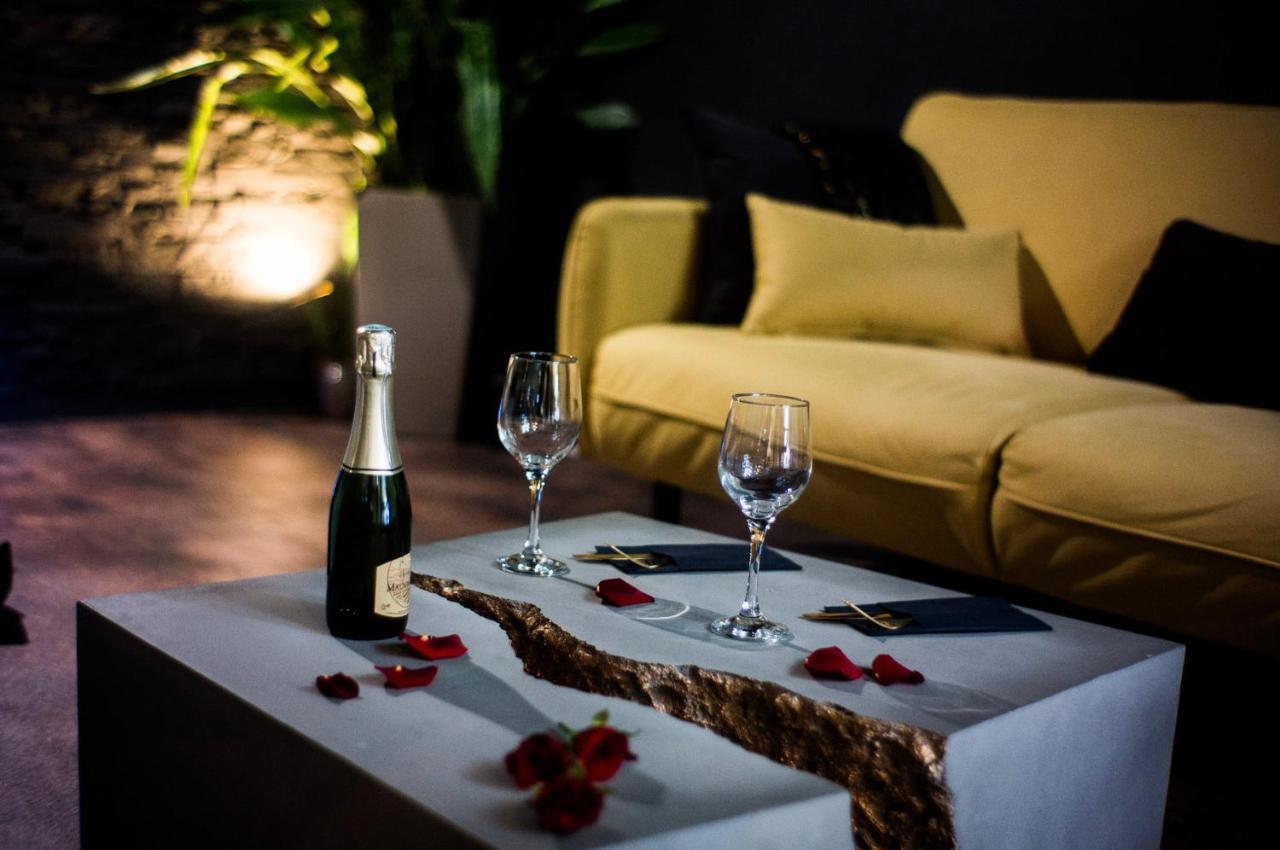 Love Suites & Spa "Le Loft" Avec Jacuzzi Privatif Medis Bagian luar foto